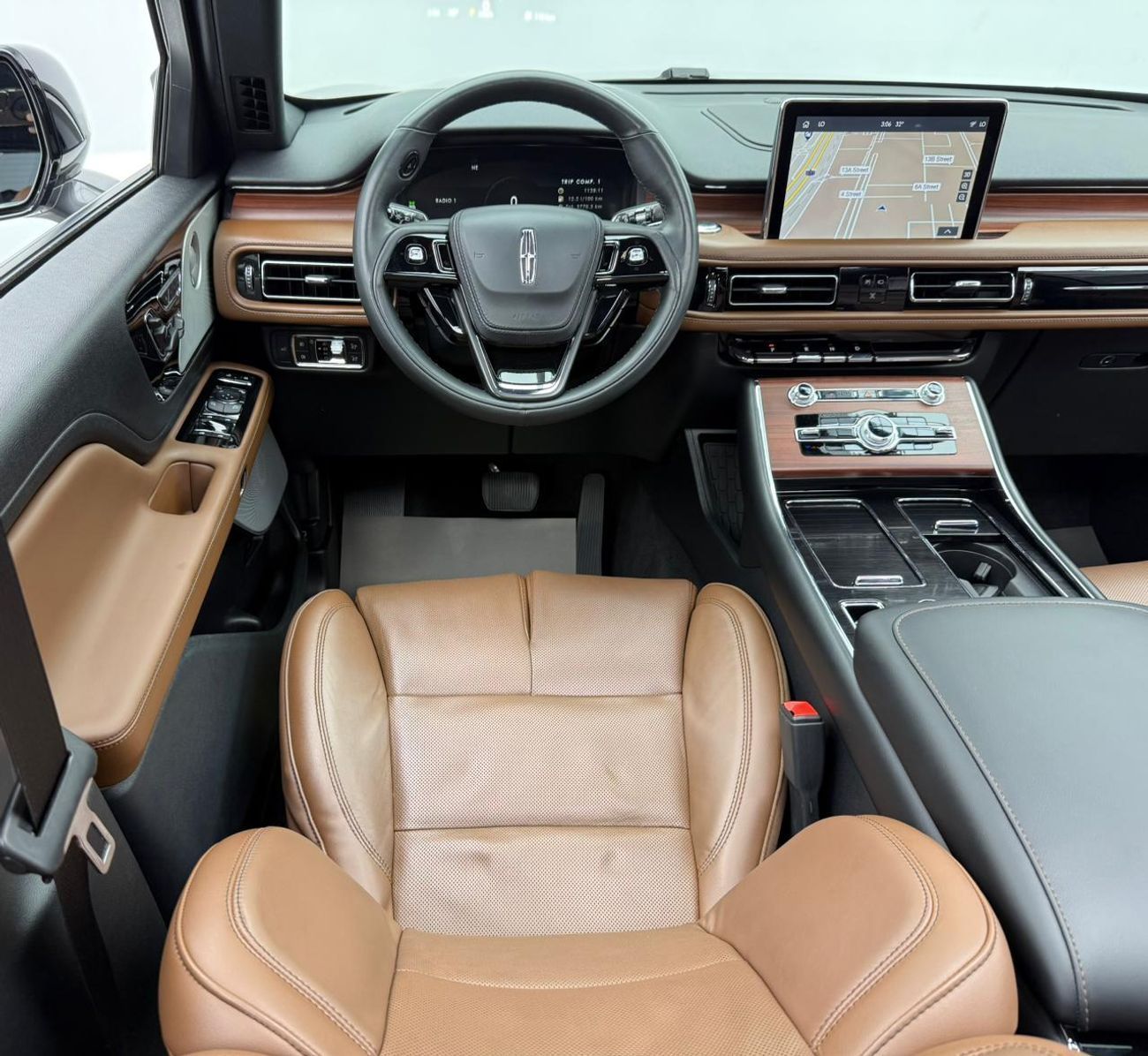 لينكولن أفياتور Reserve 3.0L 2023 Lincoln Aviator Reserve, 2028 Lincoln Warranty + Service Pack, 7 Seater, Fully Loa