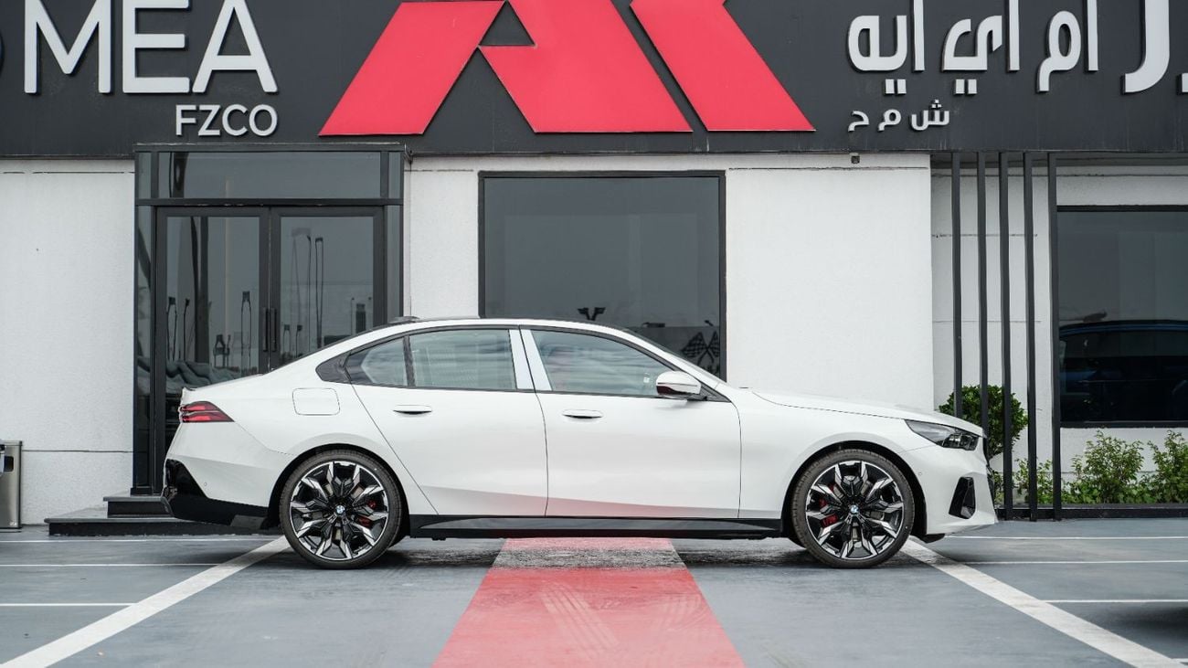 بي أم دبليو 530i 2.0L White 2026MY Export Only