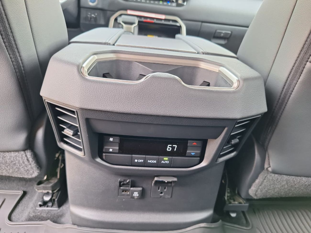 Toyota Sequoia 2024 TOYOTA SEQUOIA 4WD HYBRID 8 SEATER