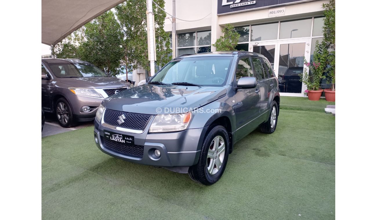 Suzuki Vitara Model 2008 coupe, gray color, imported from Canada, number one, leather hatch, cruise control, in ex