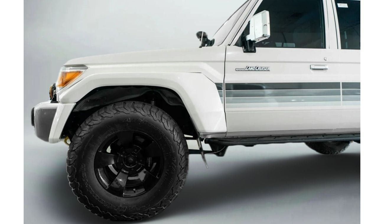 تويوتا لاند كروزر بيك آب Overland / Arctic Trucks Kit