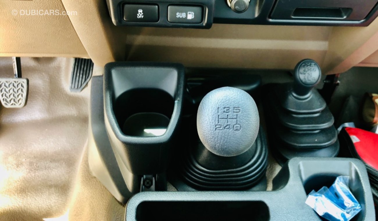 تويوتا لاند كروزر بيك آب 2022 LX 4.0Ltr V6 4WD Single Cab-Winch-Diffrential Lock-Wooden interior-Power window-power mirror