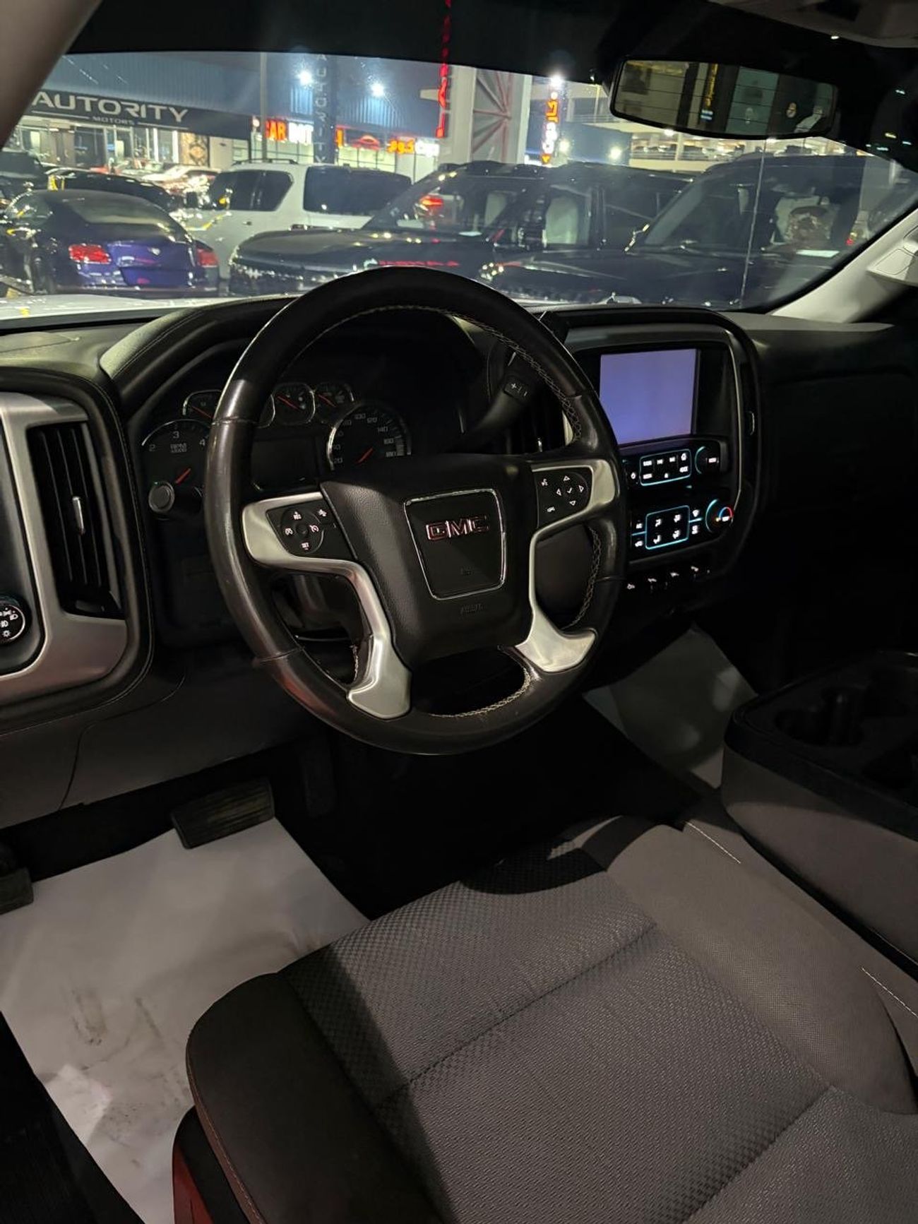 جي أم سي سييرا 5.3L V8 SLT Crew Cab (AWD)