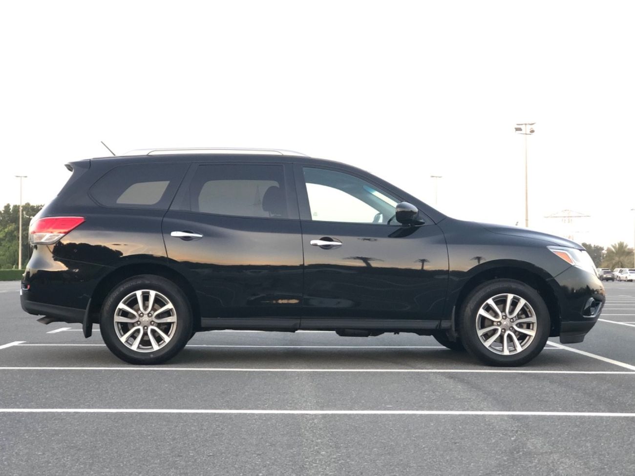 Nissan Pathfinder MODEL 2016 CAR PERFECT CONDITION INSIDE AND OUTSIDE NO ANY MECHANICAL ISSUES FULL