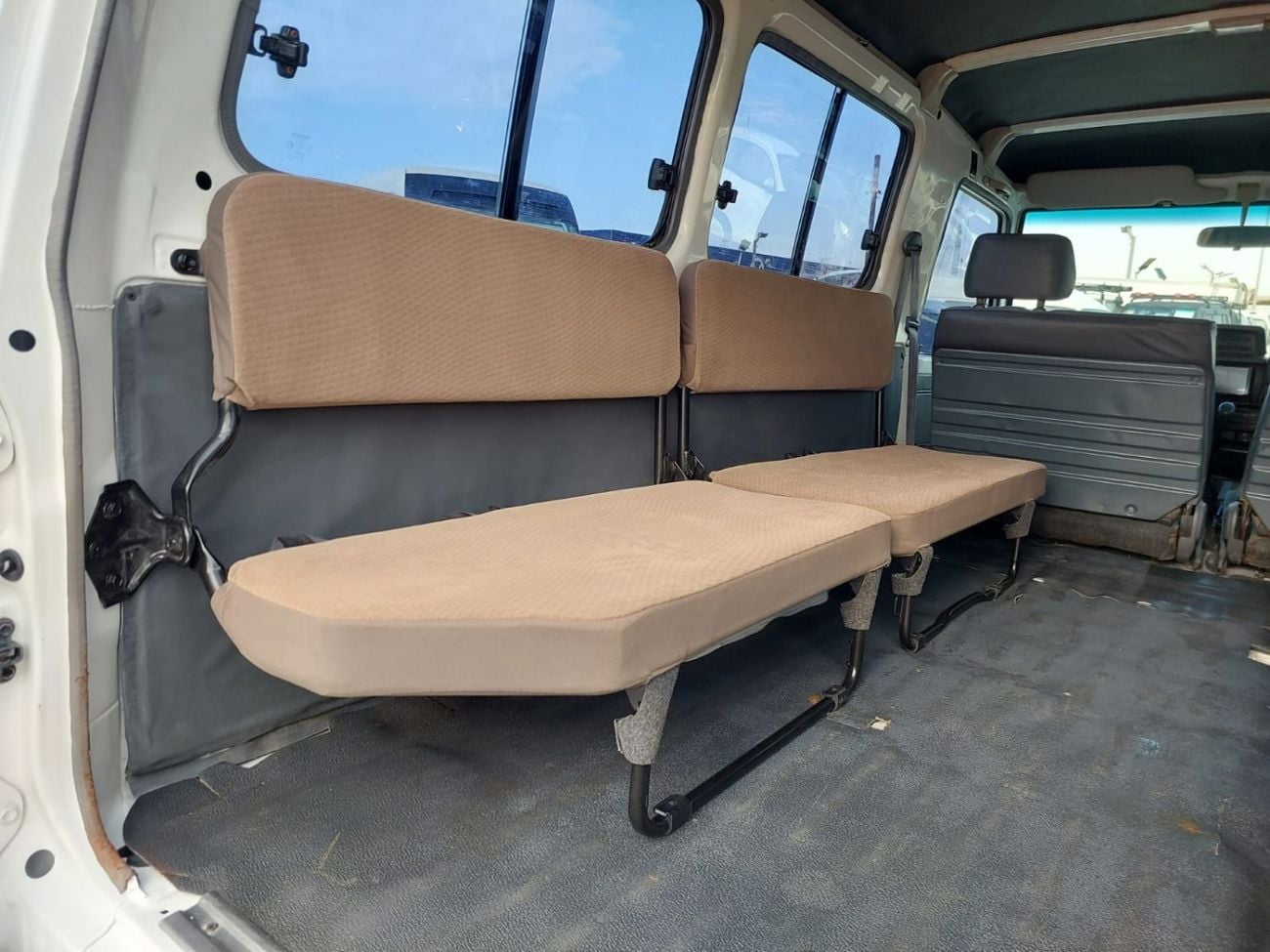 Toyota Land Cruiser TOYOTA LAND CRUISER HARDTOP SUV RHD 1998 MODEL 4.2 L DIESEL MANUAL(PM16921)