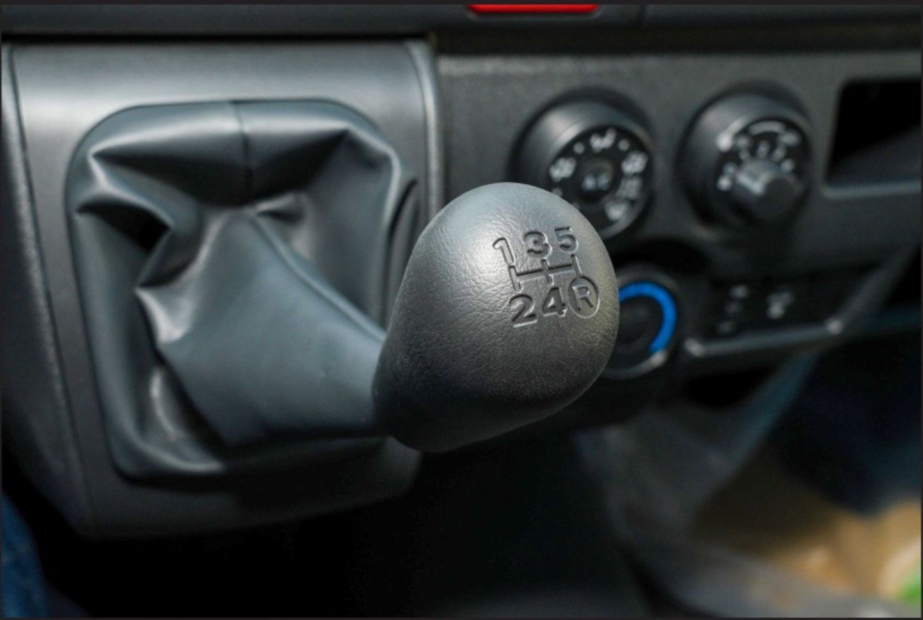 تويوتا هاياس Toyota Hiace TOYOTA HIACE 2.5L 16-STR HR STD MT DSL 2025 Export Only