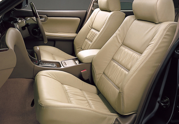 Nissan Laurel interior - Seats