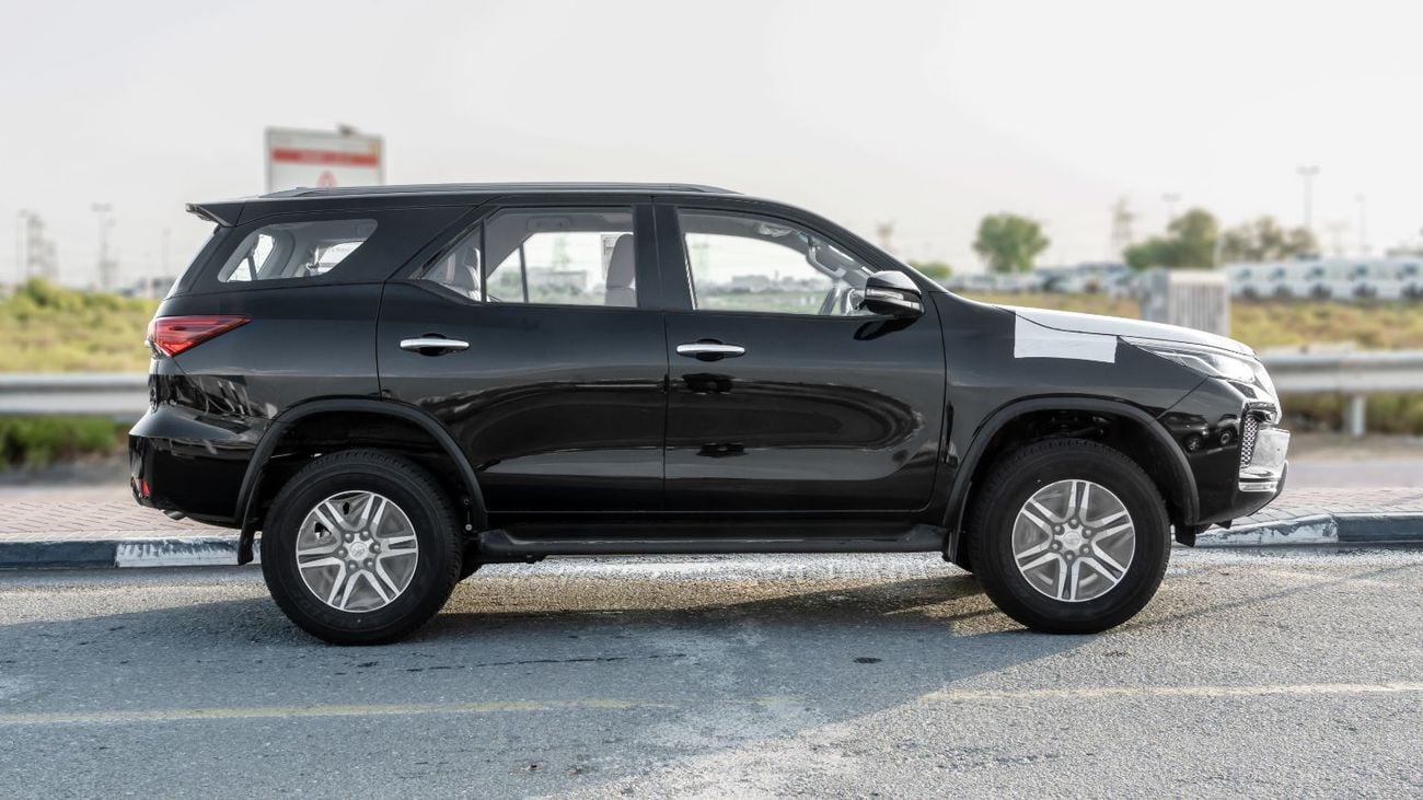 تويوتا فورتونر GX 2026 Toyota Fortuner GX 2.4L AT Diesel (Black-Tan)