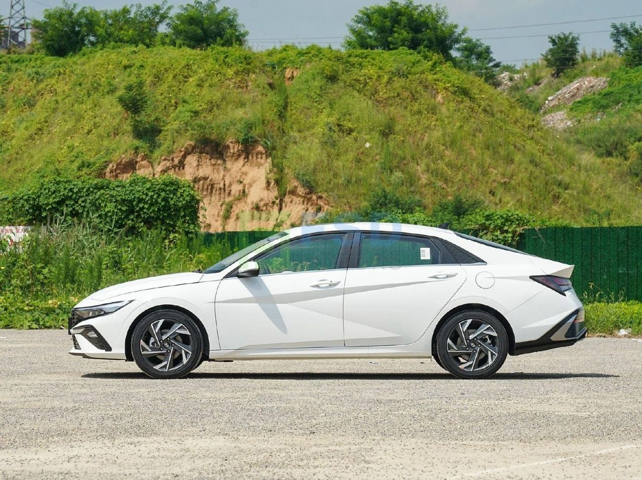 Hyundai Elantra Hyundai Elantra 1.5L Petrol CVT 2WD GLX Elite Edition MY-2025(With Warranty & Service Contract)