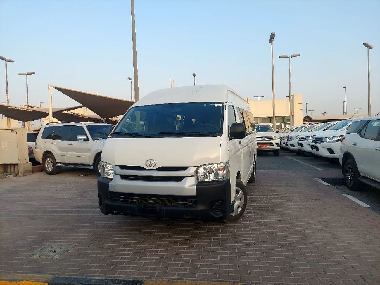 Toyota Hiace 2.7L PETROL HIGHROOF 13 SEATER MANUAL TRANSMISSION