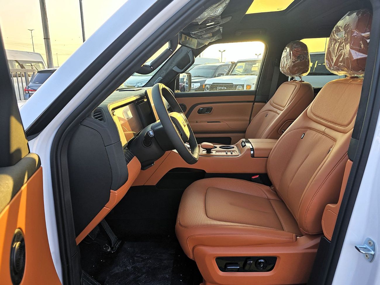 روكس أداماس (EXPORT ONLY) ROX Adamas vip 6 seats (EREV)  A/T 4*4 SUV  White  color 2026 model