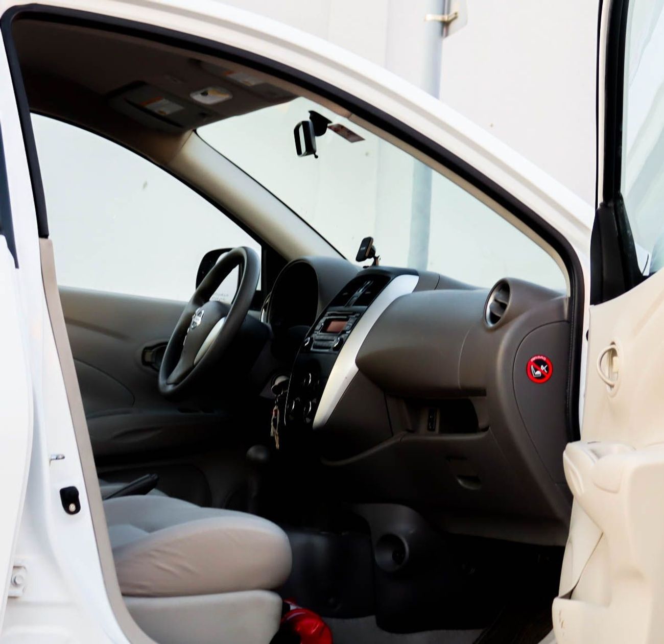 نيسان صني سيارة نيسان صني S (N18) موديل 2022، سيدان بأربعة أبواب، محرك بنزين 1.6 لتر، ناقل حركة أوتوماتيكي، دف