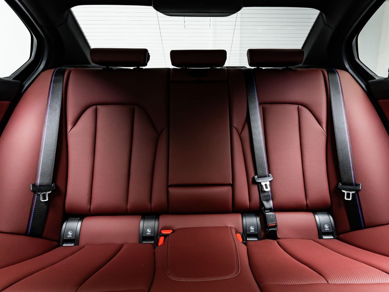 BMW M340i Std 3.0L 2025 BMW M340i xDrive, 2030 BMW Warranty + Service Contract, Low KMs, GCC