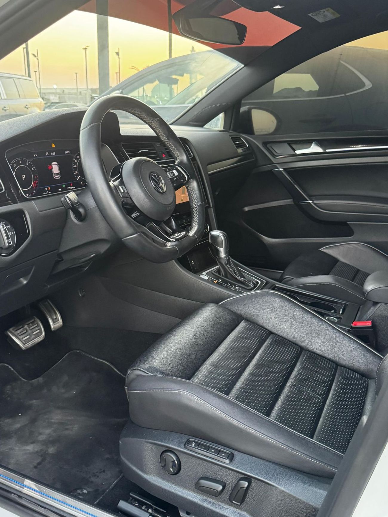 Volkswagen Golf R Base 2.0T