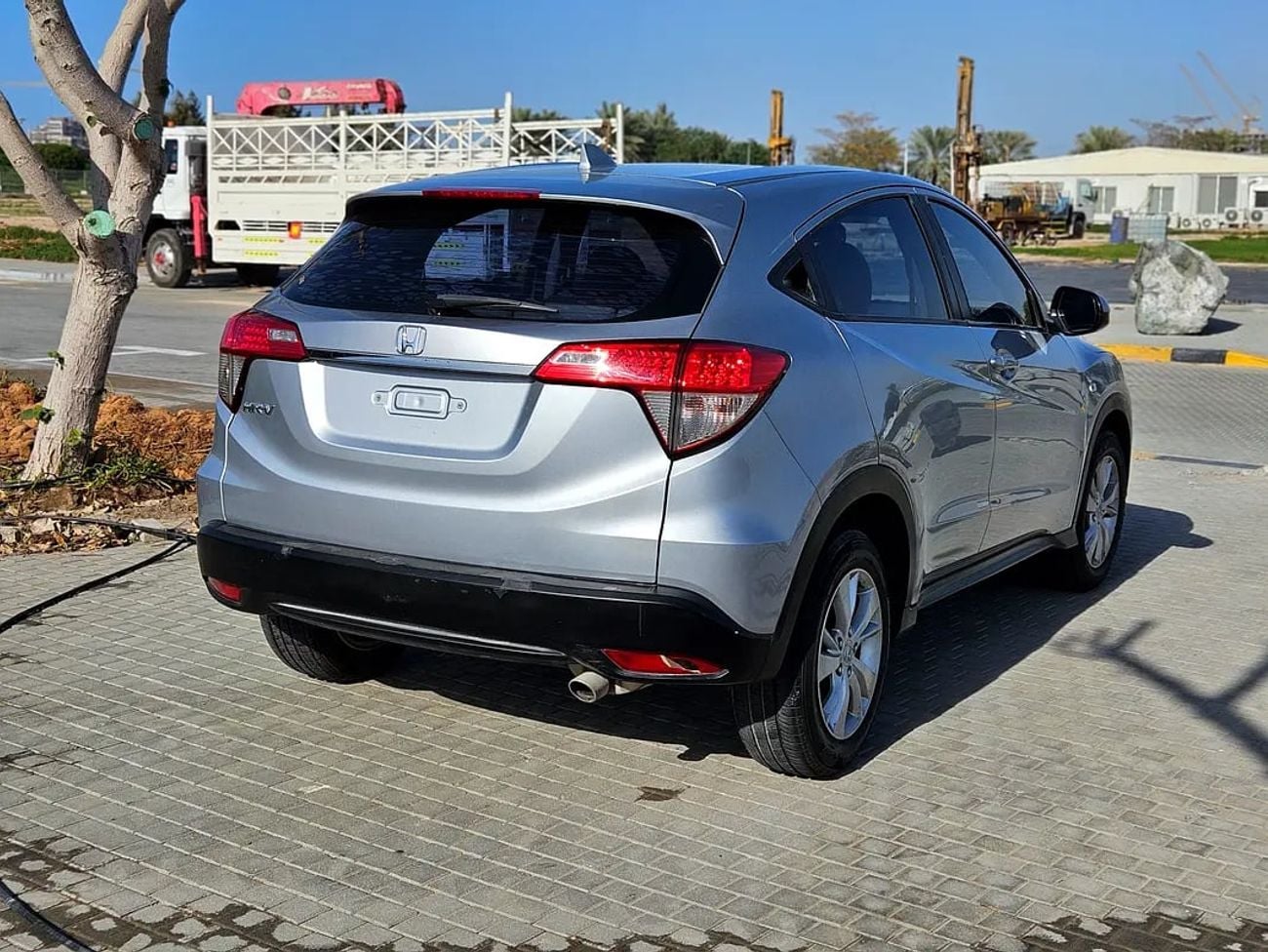 هوندا HRV EX GCC Specs Mid Option Premium Condition Low KM Perfect Compact SUV