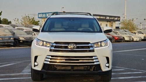 Toyota Highlander 2019 model LE 4x4 , leather seats and Trunk automatic