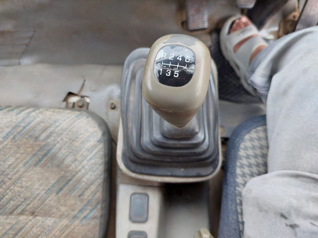 Mitsubishi Fighter (RAMADAN OFFER) MITSIBISHI FIGHTER MIGNON TRUCK RHD 1995 MODEL 8.2 L DIESEL MANUAL(PM01085)