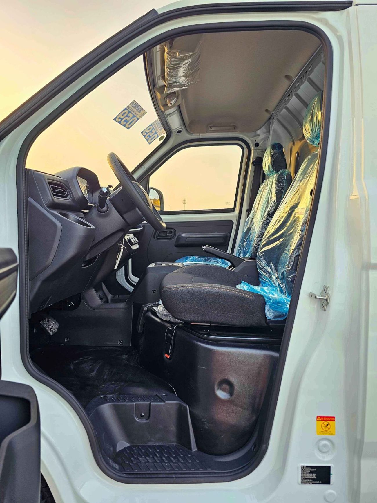 Sinogold سينا EV300 CARGO (NON GCC) CARGO ELECTRIC || DUAL CHRAGING PORT / REAR CAMERA / REAR PARKING SENSOR (CODE #  SEVCR25)