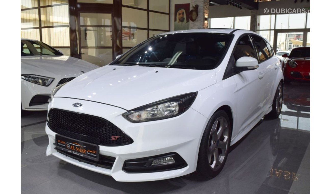 Ford Focus ST, 2.0L Turbo Charged 250HP- GCC Specs, Under Warranty - Full Service History, Single Owner