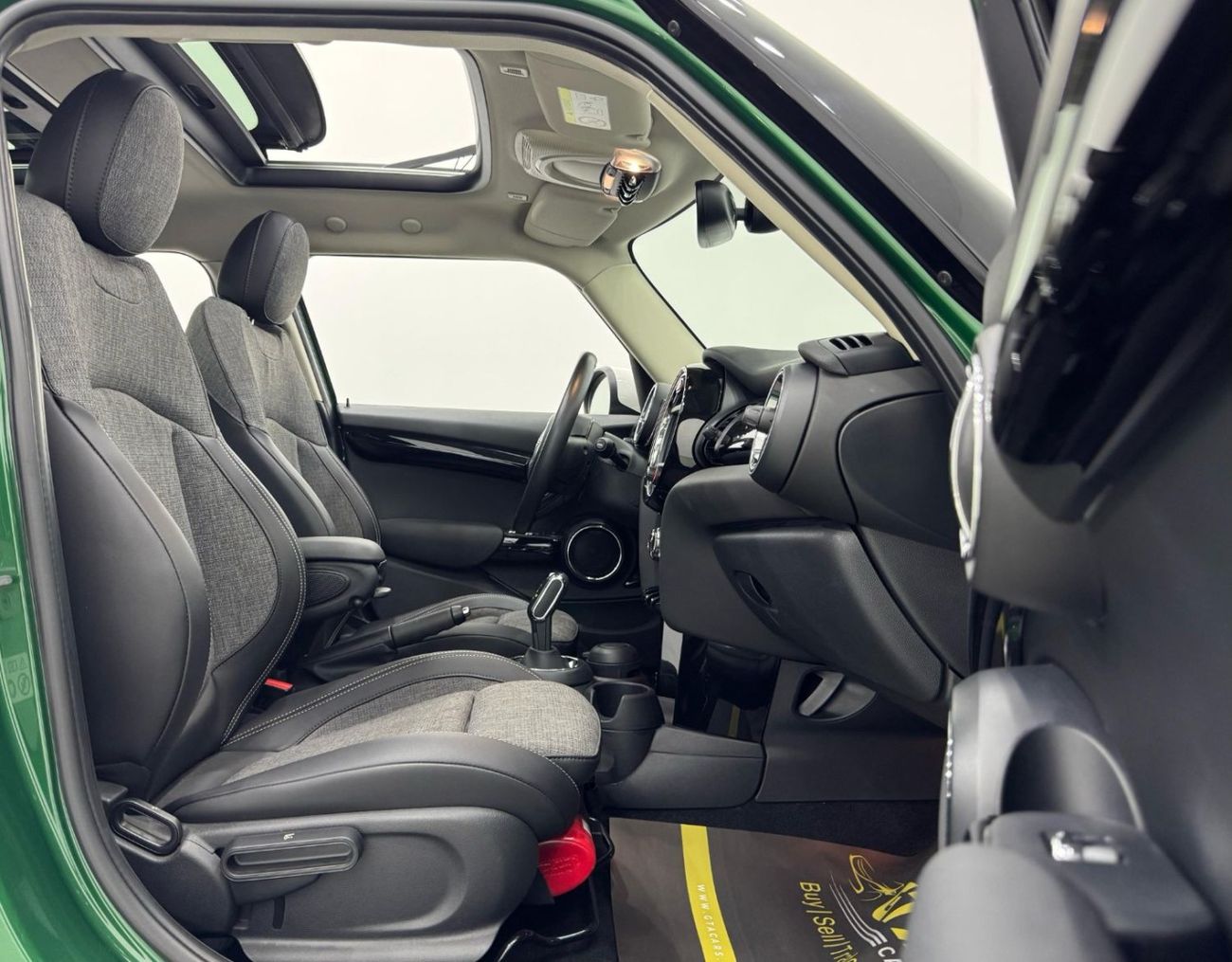 Mini Cooper Std 1.5L (4 Seater) 2020 MINI Cooper, Warranty, Full MINI Service History, Excellent Condition, GCC