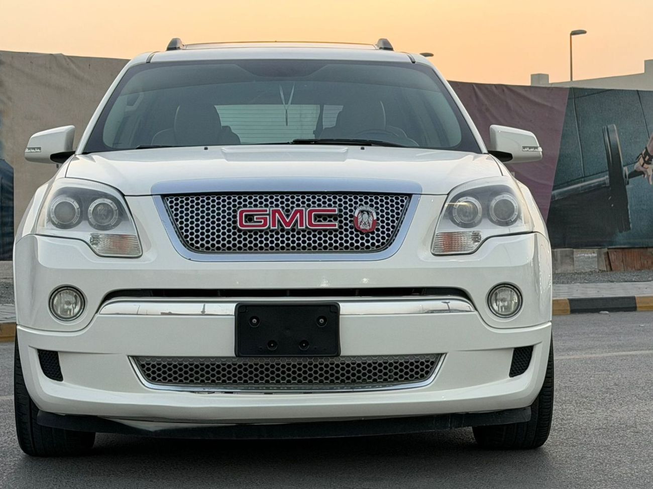 GMC Acadia Excellent condition & luxury feel