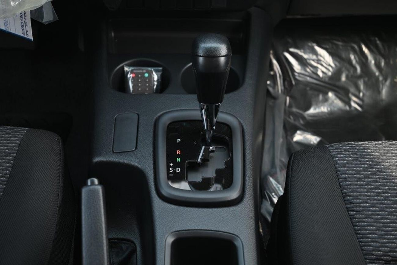 تويوتا هيلوكس 2.4L Diesel 4WD Automatic