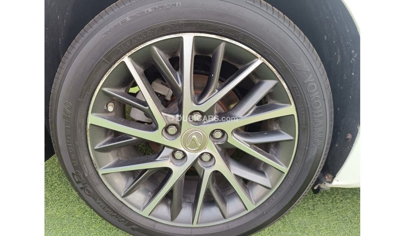 Lexus ES 300 The car is very good, in perfect condition, looks clean from the inside and outside without any acci