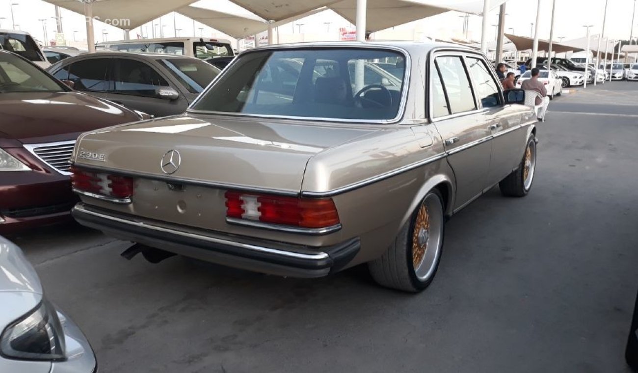 مرسيدس بنز 230 1984 Mercedes Full options with sunroof A.C. Manuel Gear