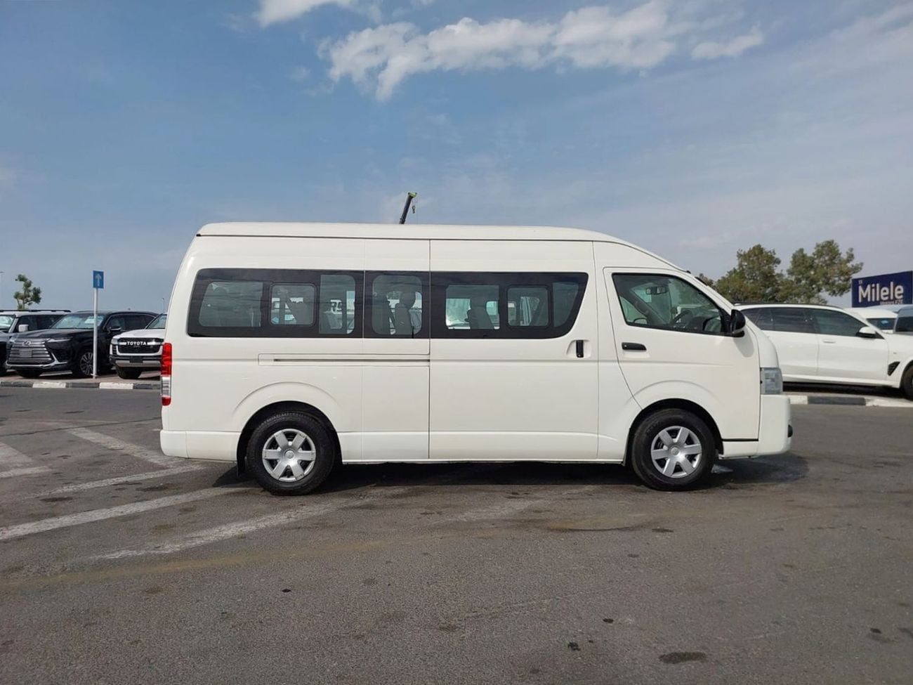 تويوتا هاياس (RAMADAN OFFER) TOYOTA HIACE COMMUTER VAN RHD 2018 MODEL 3.0 L DIESEL AUTOMATIC(PM21528)