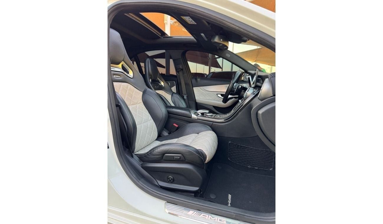 Mercedes-Benz C 63 AMG Std 4.0L Sedan