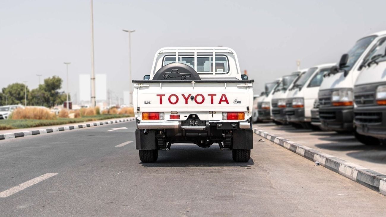 تويوتا لاند كروزر بيك آب 2025 Toyota Land Cruiser LC 79 2.8L AT Diesel (White-Brown)