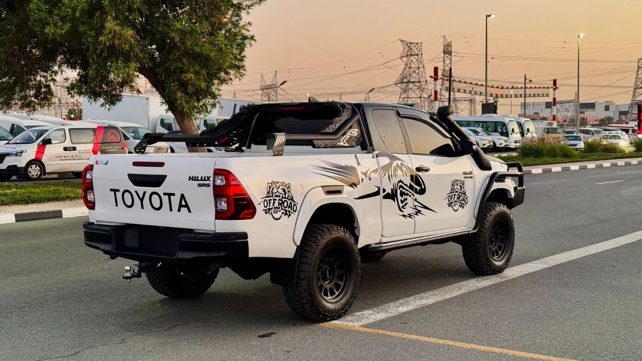 تويوتا هيلوكس SMART CAB | PREMIUM BULL BAR INSTALLED | RHD | 2023 | 2.8L DIESEL ENGINE | AUTOMATIC  | PUSH START E