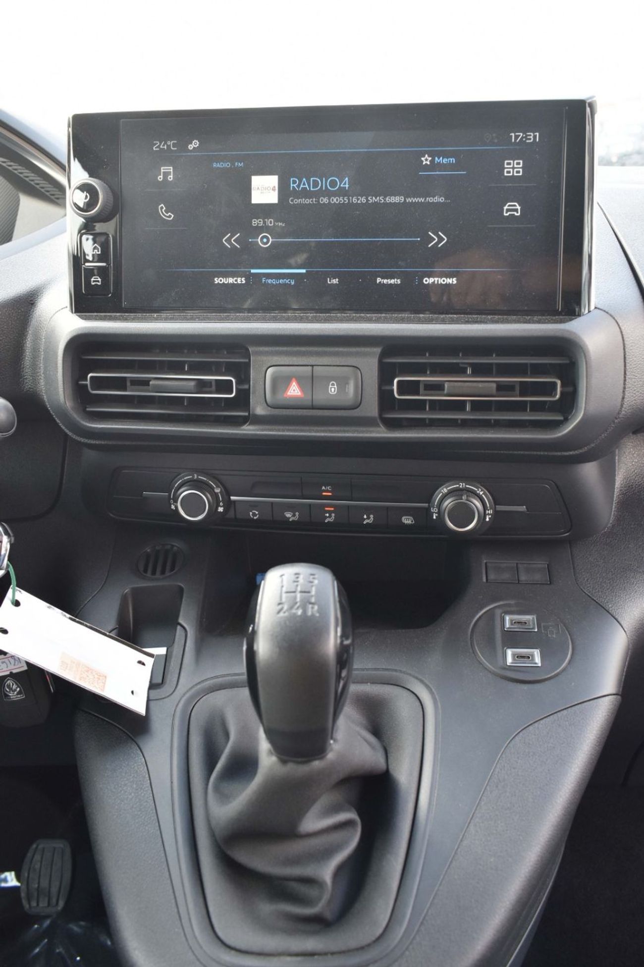 بيجو بارتنر Peugeot Partner  Van 1.6L M/T, petrol- 2025