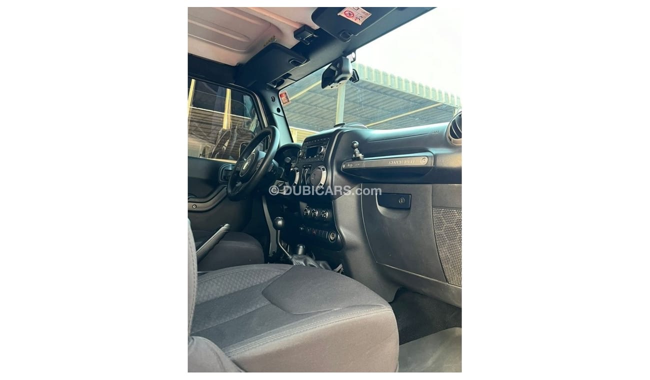 جيب رانجلر جيب رانجلر سبورت موديل : 2013 الممشي : 135,000 كم السعر : 49.000 درهم  قير عادي V6/3.6L  مواصفات خلي