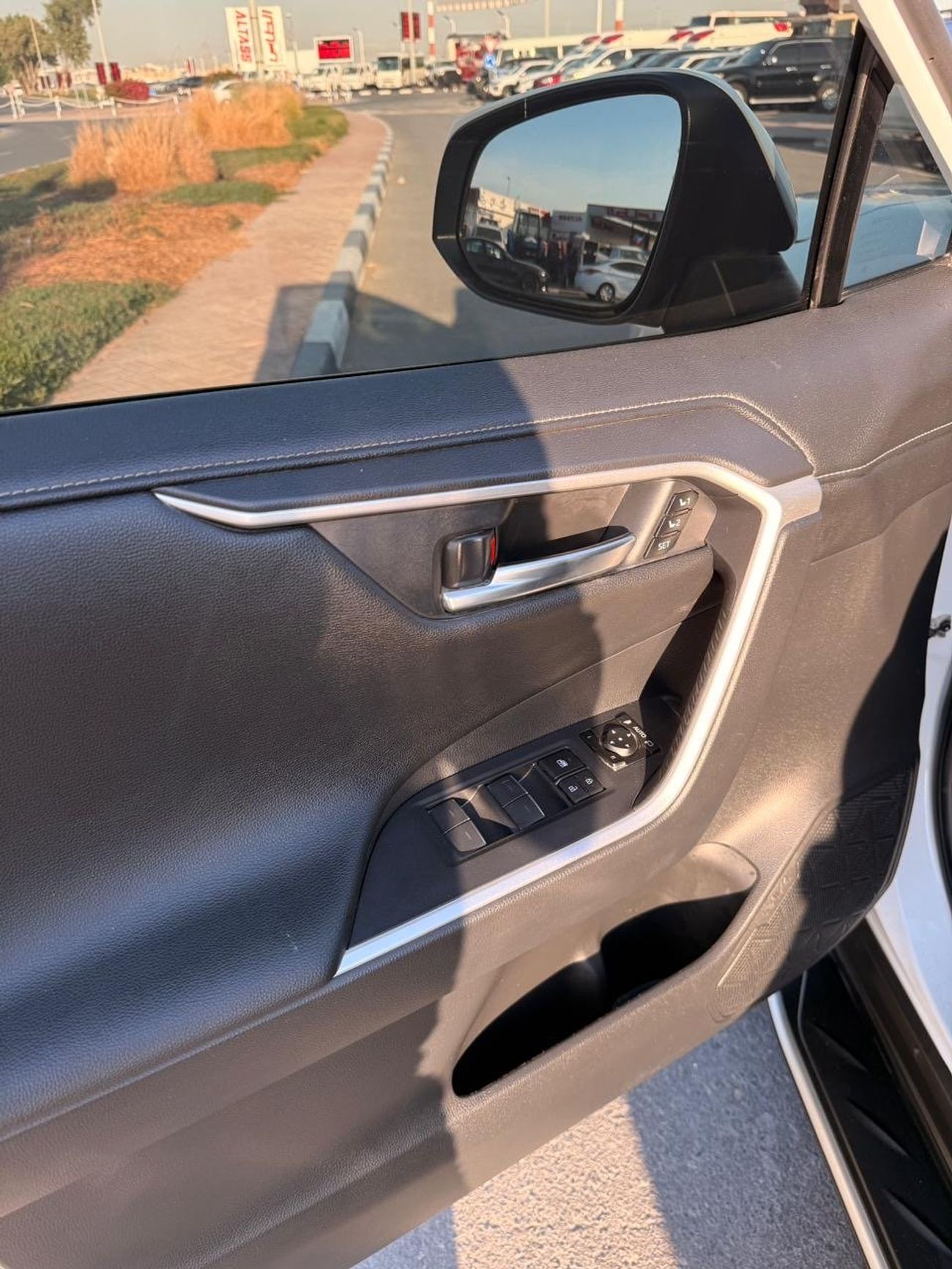 Toyota RAV4 2.0 L Full Option 360 camera, leather seat Push start, push start 2023 Japan car