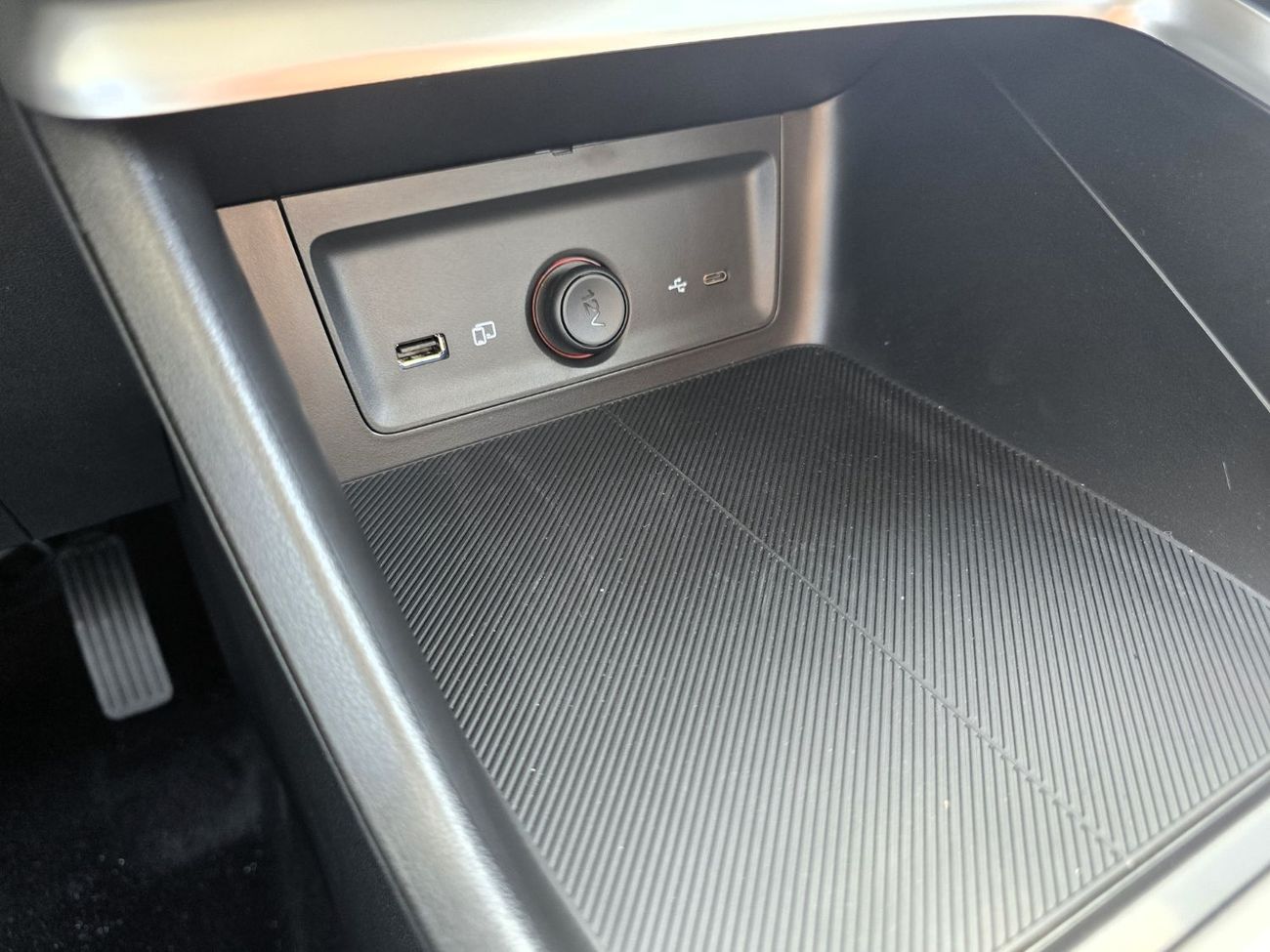 MG ZS MG zs New Shape STD1.5l A/T  Silver Color 2026 Model