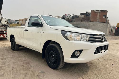 Toyota Hilux DLS diesel 2.4 liter ,right hand drive ,manual gear 2wd