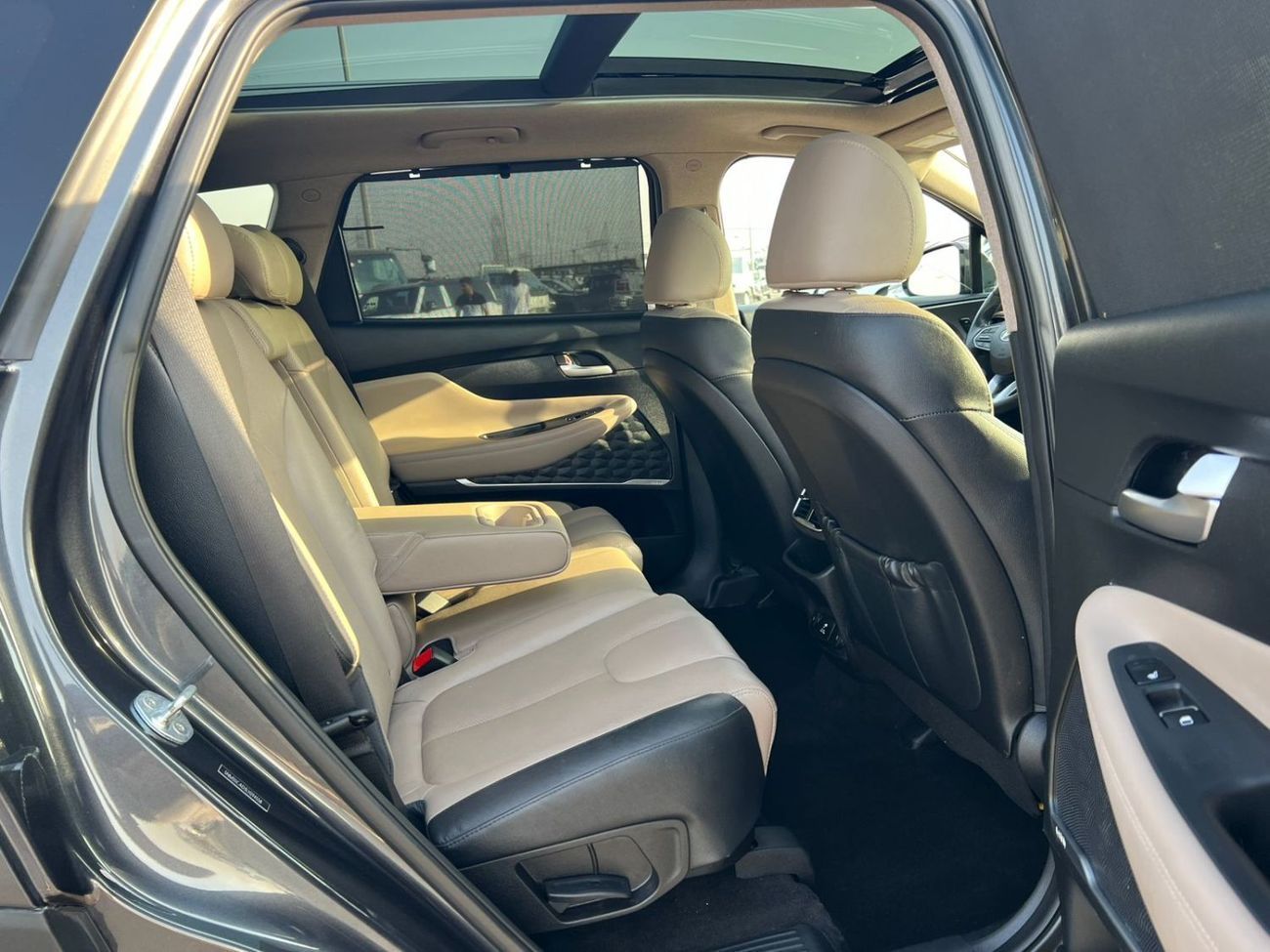 Hyundai Santa Fe 2020 Hyundai Santa Fe- Limited - 2.4L V4 - Full Option Panoramic View - Push Start - Leather and Ele