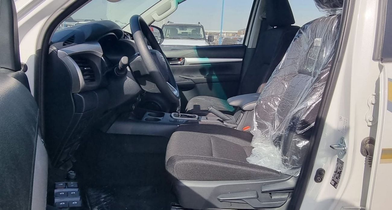 تويوتا هيلوكس SGLX TOYOTA HILUX 2.4L DIESEL DOUBLE CABIN 4X4 FULL OPTION MY 2025
