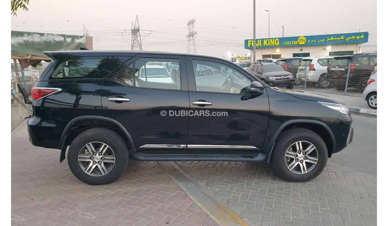 تويوتا فورتونر 2.7 PETROL (4 CYLINDER)