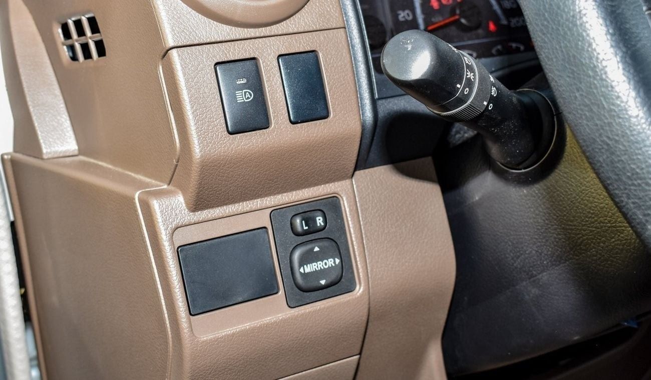 Toyota Land Cruiser 70 4.0L V6 A/T