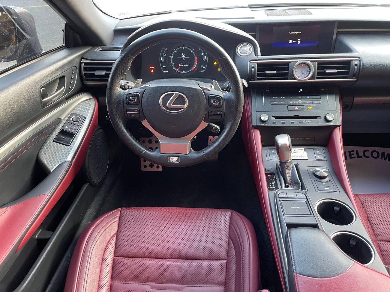 لكزس RC 350 F-SPORT / محرك V6 سعة 3.5 لتر / لوحة عدادات كهربائية / استهلاك منخفض للموارد / مقاعد مبردة / بحالة م