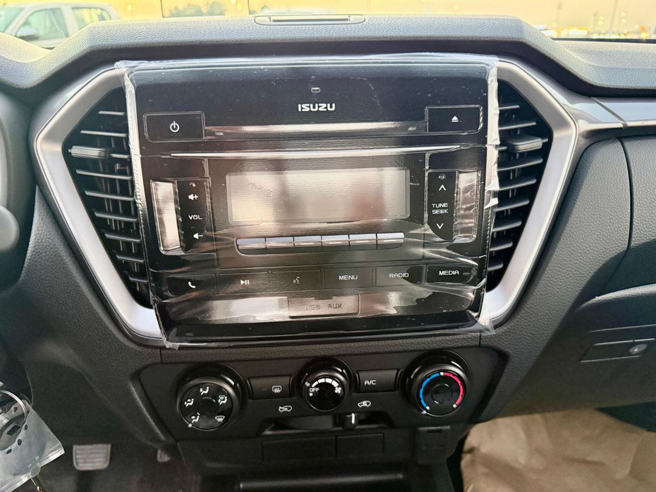 Isuzu DMax ISUZZ -D-MAX - SiNGLE CAB - 4x2 - 1.9L - DiESEL - WHITE