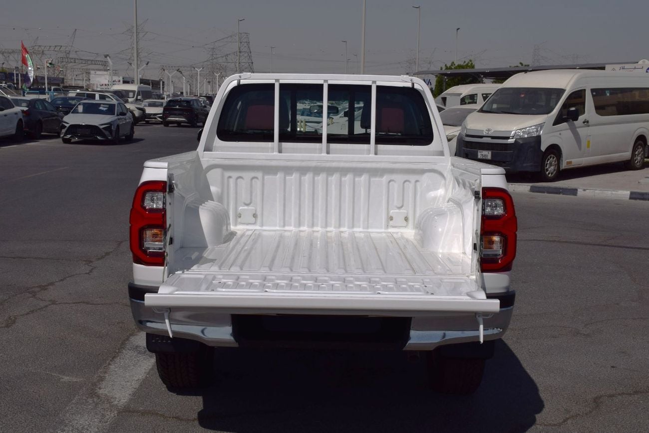 تويوتا هيلوكس 2.7L (4x4) Petrol SR5