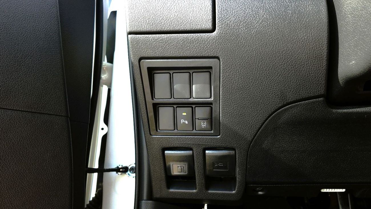 Toyota Fortuner Toyota Fortuner GX 2.7L Petrol A/T 4x4