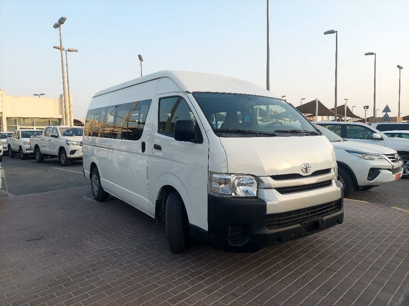 Toyota Hiace 2.7L PETROL HIGHROOF 13 SEATER MANUAL TRANSMISSION