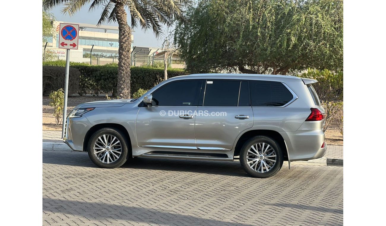 Lexus LX 570 || FSH || Warranty til 2024 || Original Paint || GCC || Pristine Condition