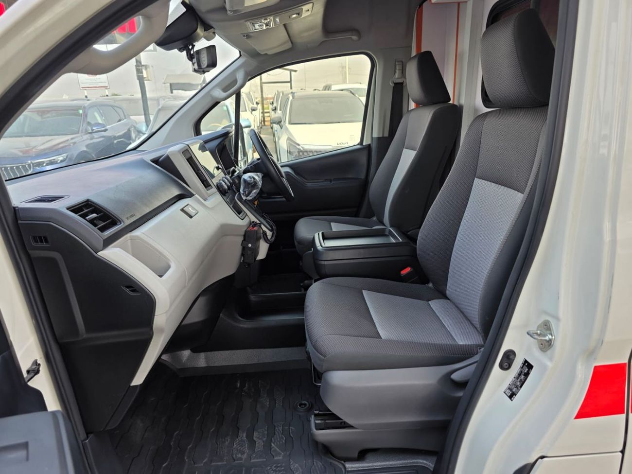 Toyota Hiace DLS - STD ROOF FUEL DIESEL ,ENGINE CAPACITY 2800 CC ,RIGHT HAND DRIVE ONLY FOR EXPORT