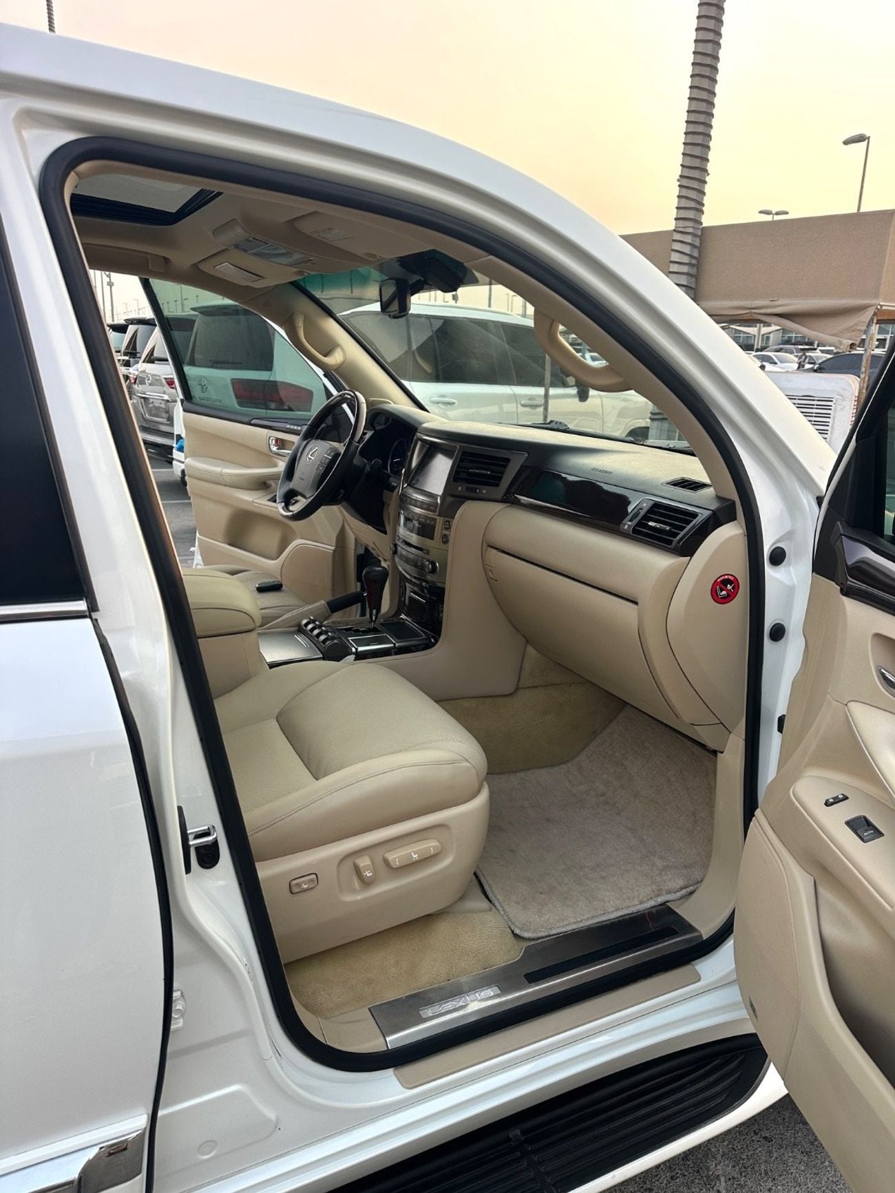 Lexus LX570 NAVIGATION SPORT