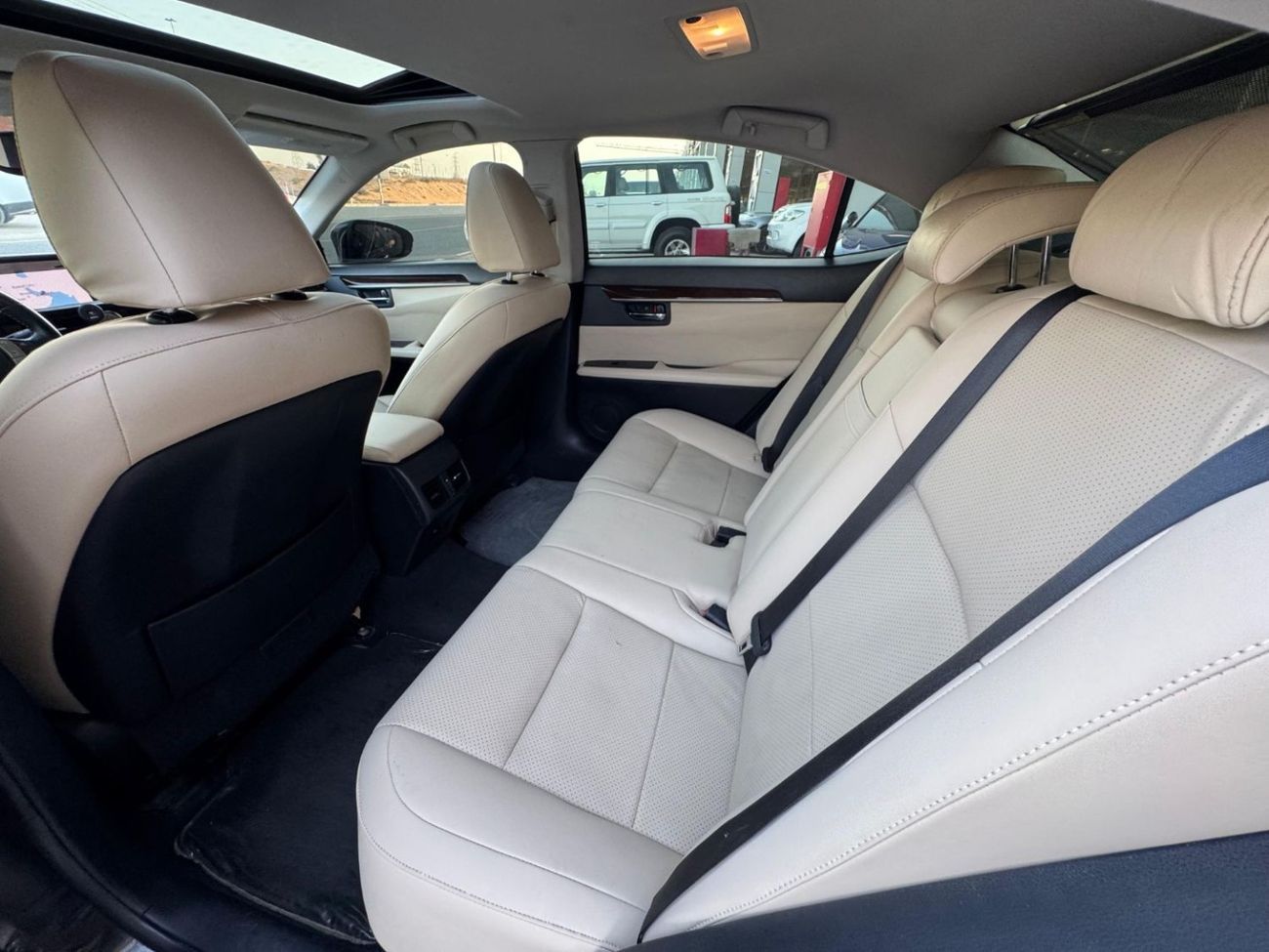 Lexus ES350 Platinum 3.5L V6 / قابل للتصدير لسوريا /  FULL OPTION / PARKING SENSORS / BLIND SPOTS / IN PERFECT C